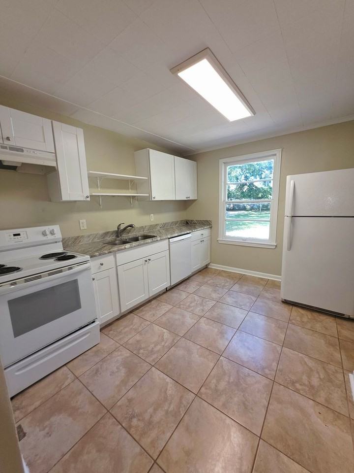733 Winton Ave - Photo 6 of 14