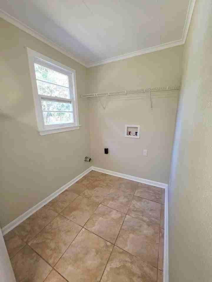 733 Winton Ave - Photo 7 of 14