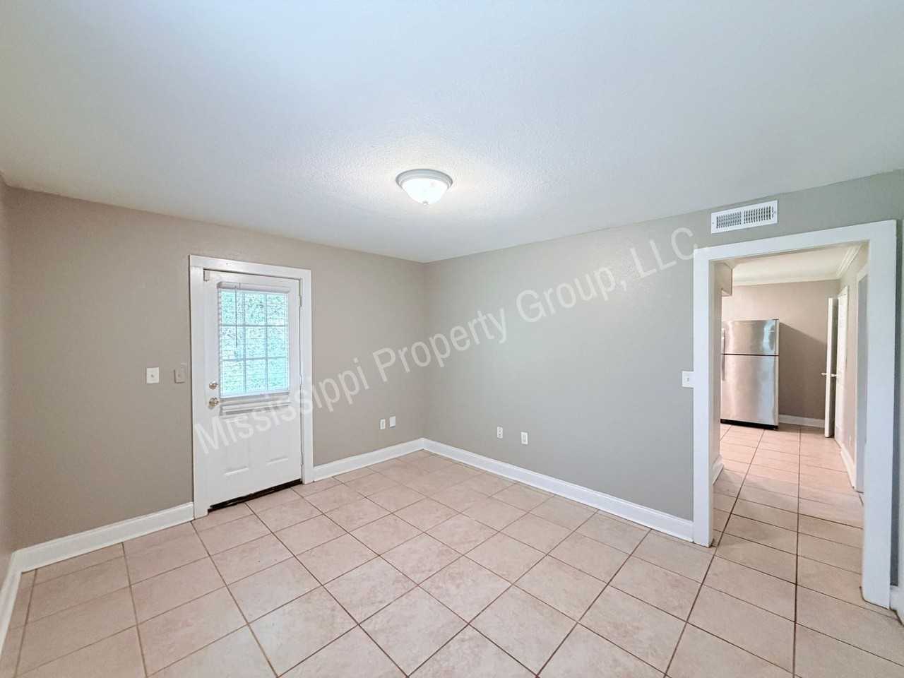 900B S 16th St #B - Photo 5 of 24