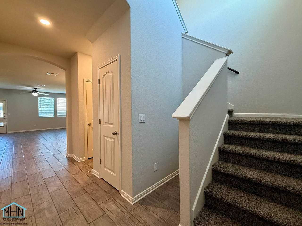 10682 Pablo Way - Photo 4 of 32