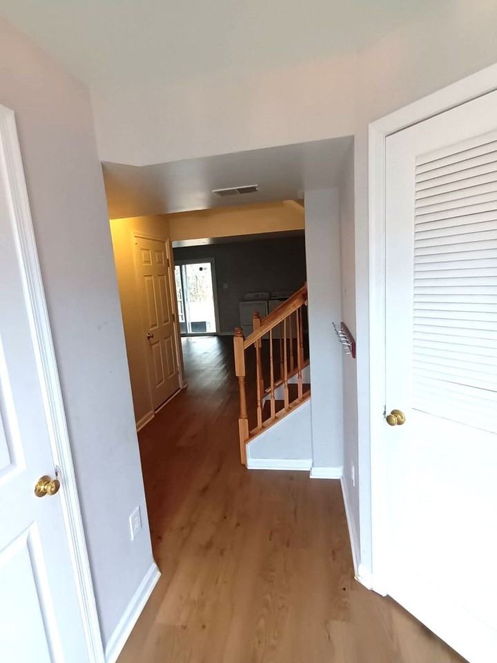 2039 Broadacres Dr - Photo 2 of 26