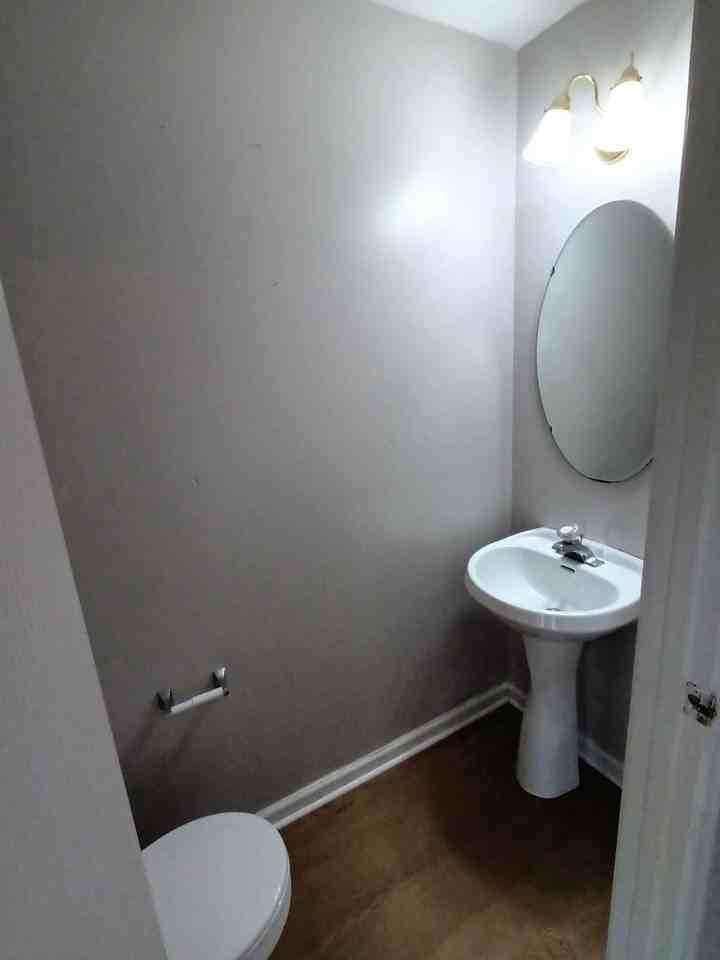2039 Broadacres Dr - Photo 3 of 26