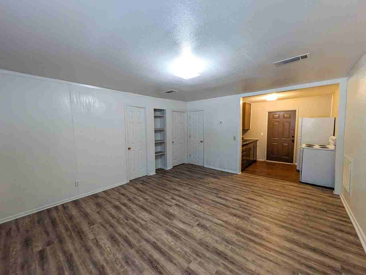 1110 Archie St - Photo 3 of 9
