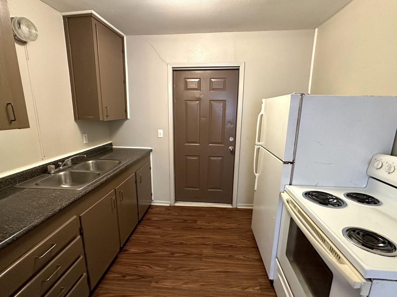 1110 Archie St - Photo 4 of 9