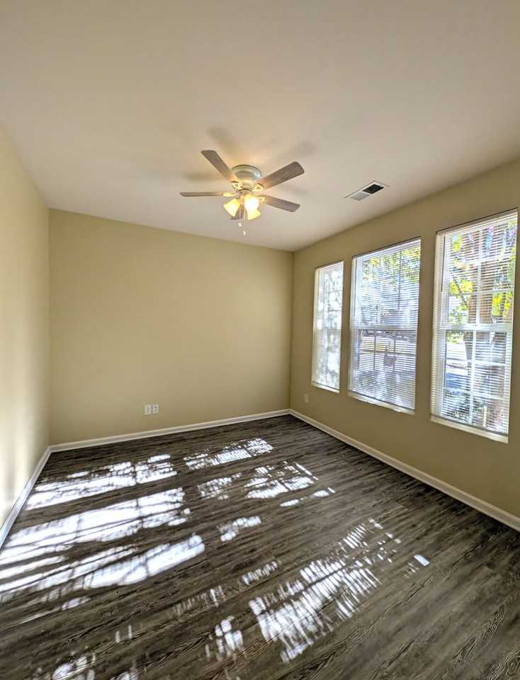 3017 Coventry Commons Dr - Photo 3 of 18