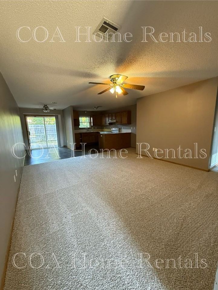 4B Willow Ln - Photo 5 of 19
