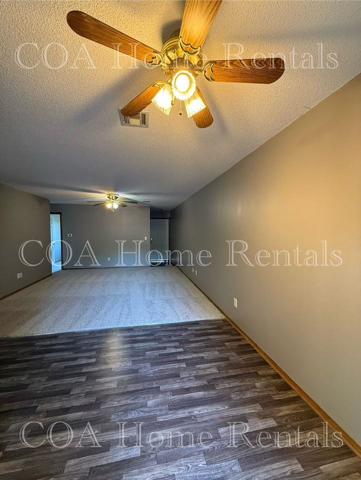 4B Willow Ln - Photo 6 of 19