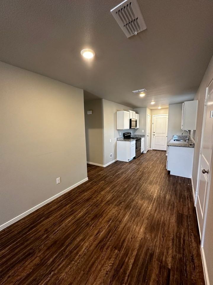3501 Turner Ave - Photo 4 of 21