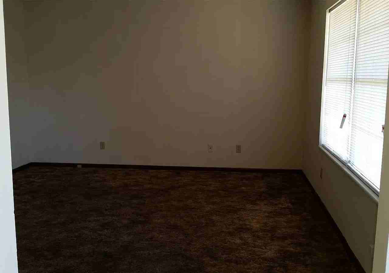 104 Meadowlake Dr - Photo 4 of 7