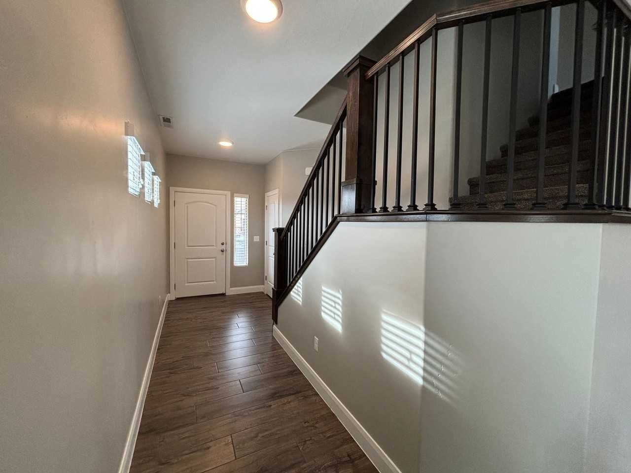 1001 W Curly Hollow Dr #1 - Photo 3 of 36