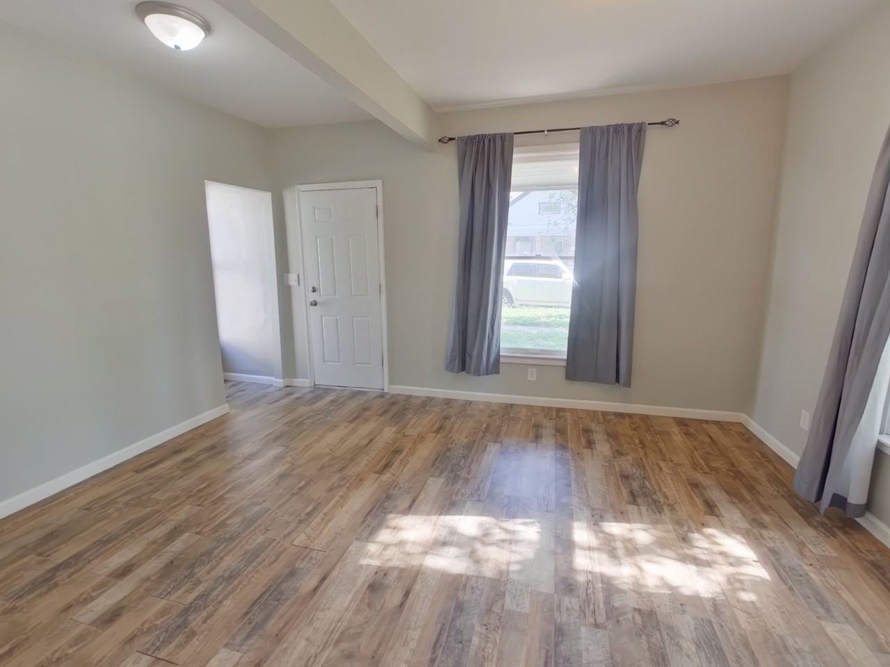 317 S Dodge Ave - Photo 2 of 13