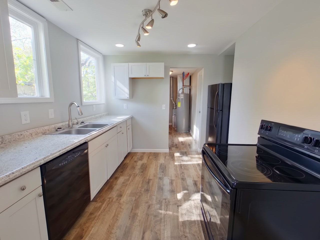 317 S Dodge Ave - Photo 4 of 13