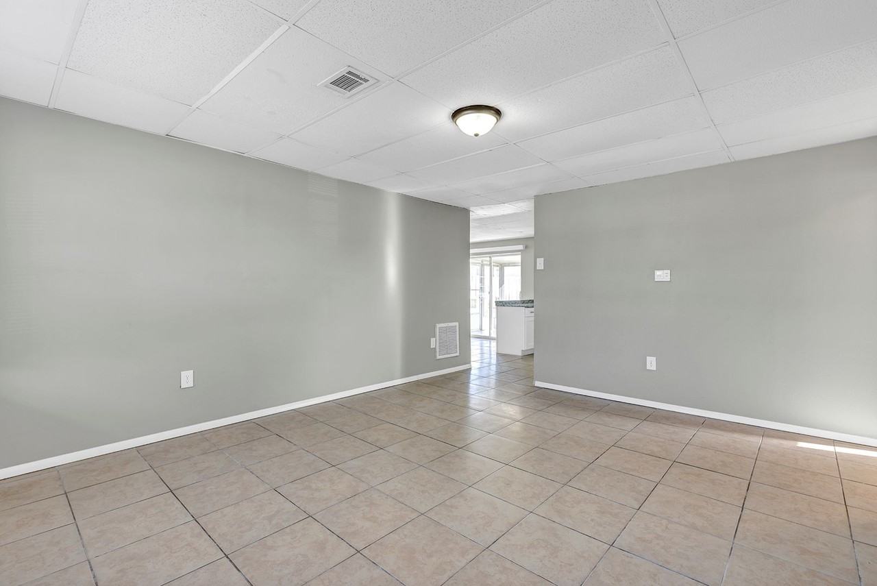 15 Palm Ct - Photo 4 of 34