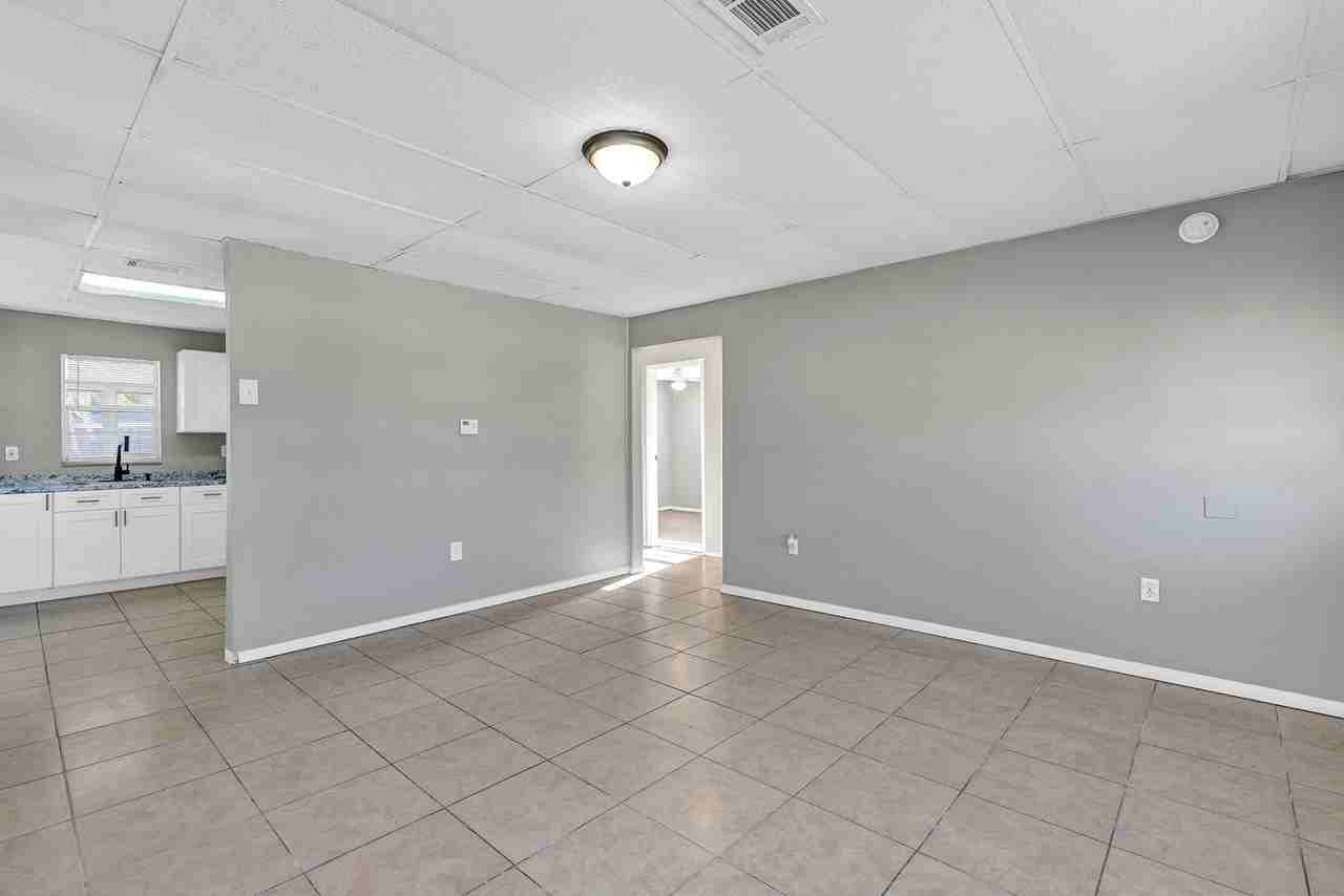 15 Palm Ct - Photo 5 of 34