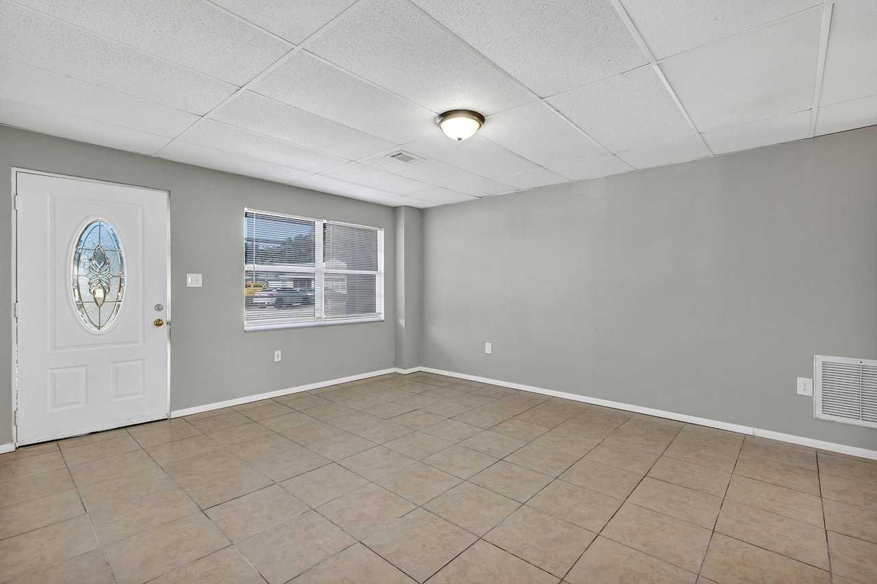 15 Palm Ct - Photo 7 of 34