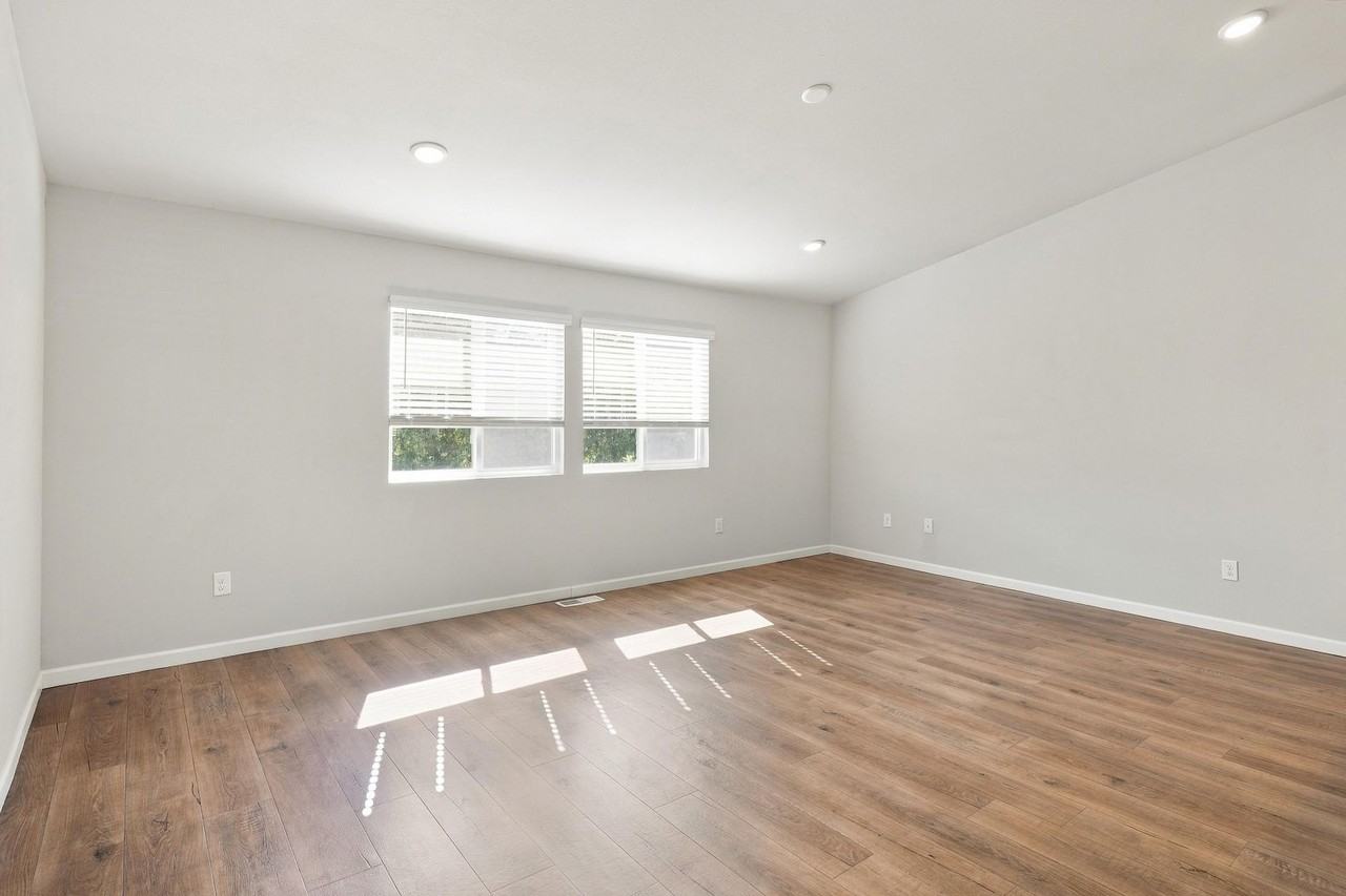 7524 Lovers Ln - Photo 3 of 17