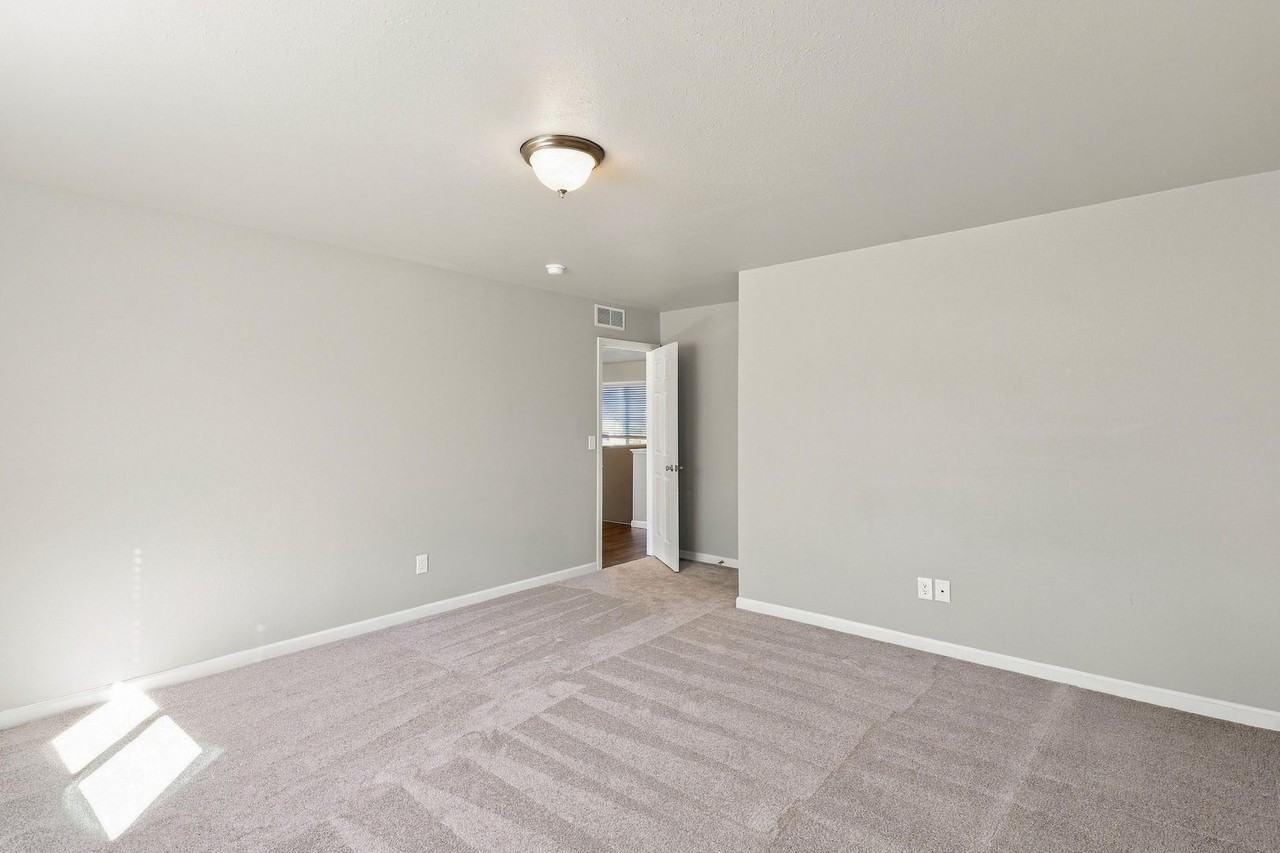 7524 Lovers Ln - Photo 5 of 17