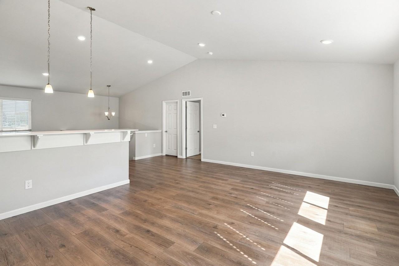 7524 Lovers Ln - Photo 6 of 17