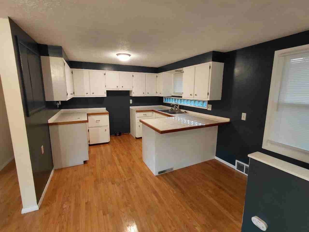 2403 Frazer Ave Nw - Photo 3 of 8