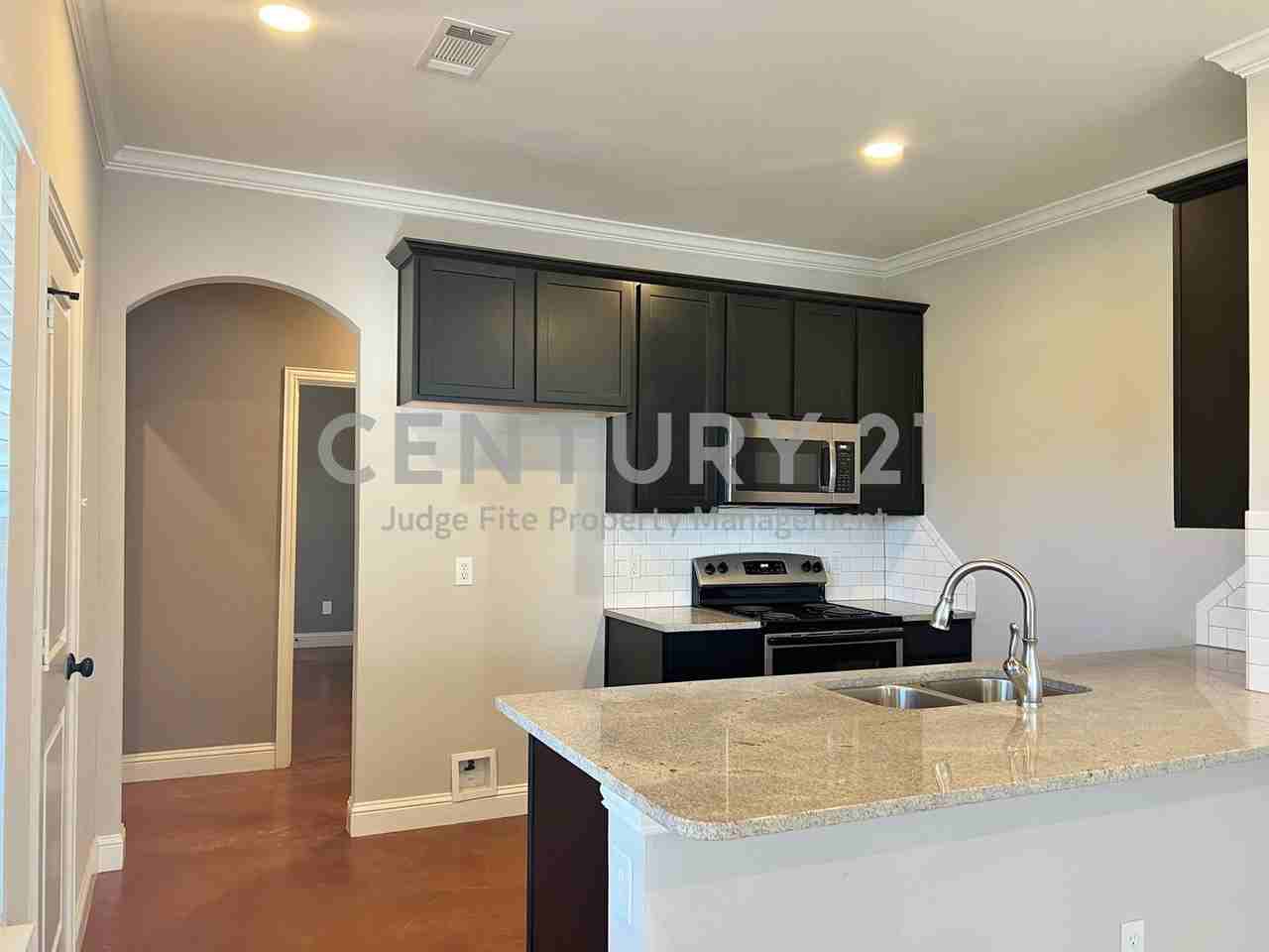 1312 W Jefferson St #1 - Photo 4 of 12