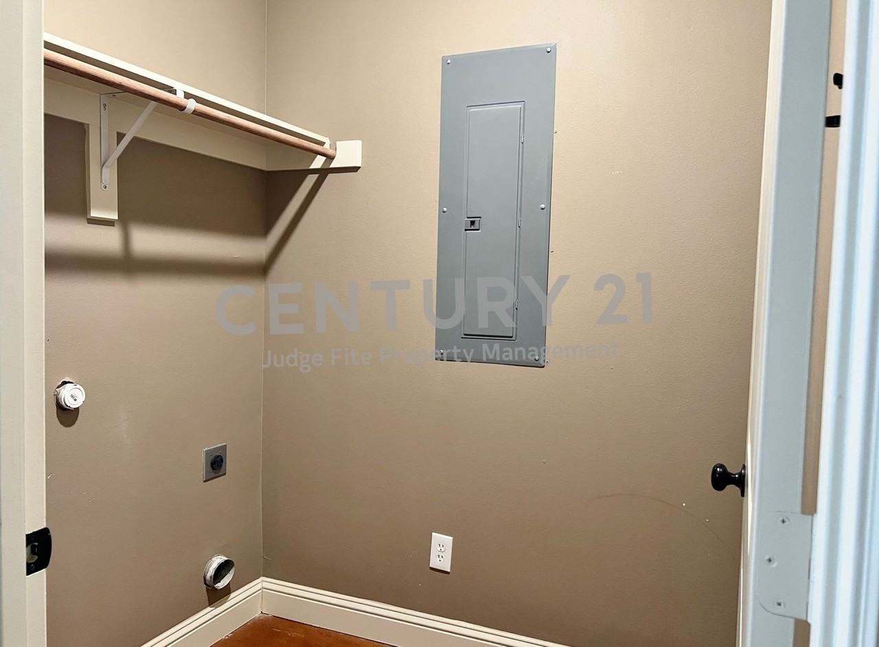1312 W Jefferson St #1 - Photo 7 of 12