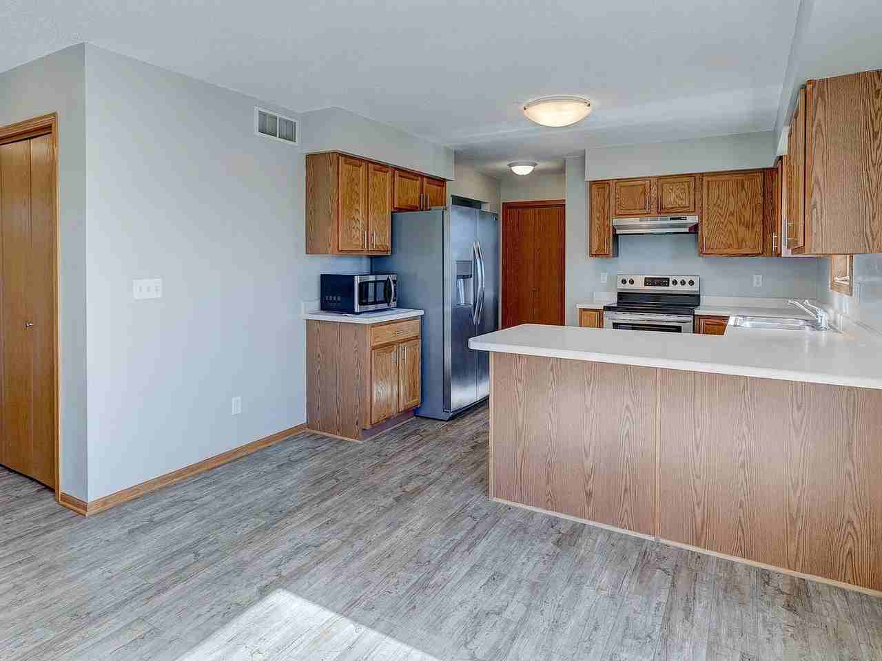405 Se Orchid St - Photo 4 of 16