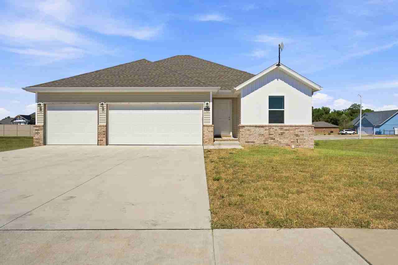 1325 Kay St - Photo 2 of 32