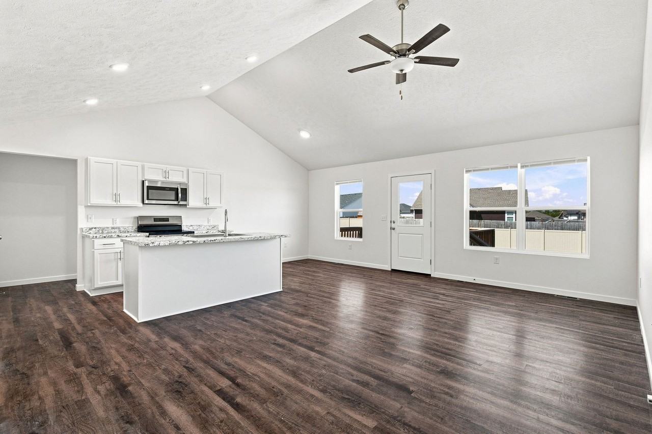 1325 Kay St - Photo 5 of 32