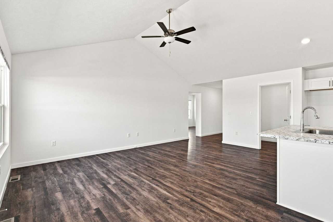 1325 Kay St - Photo 6 of 32