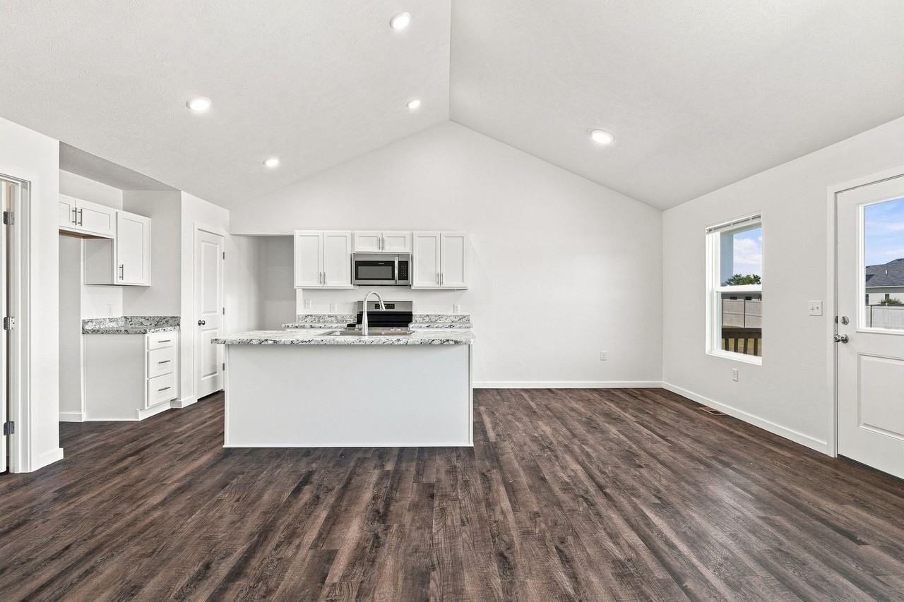 1325 Kay St - Photo 7 of 32