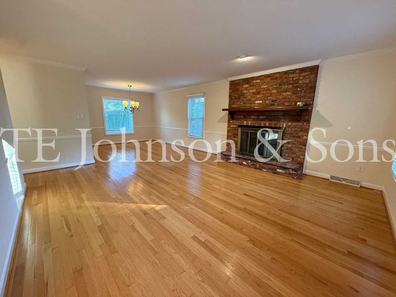 6045 Hedgerow Cir - Photo 2 of 50