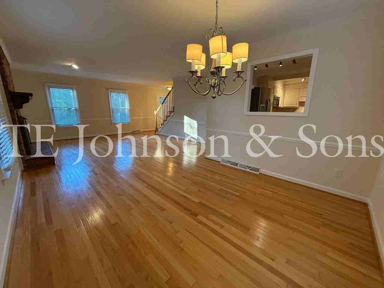 6045 Hedgerow Cir - Photo 5 of 50