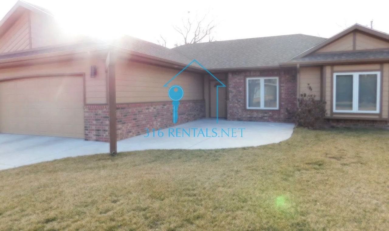 517 Village Rd - Photo 2 of 11