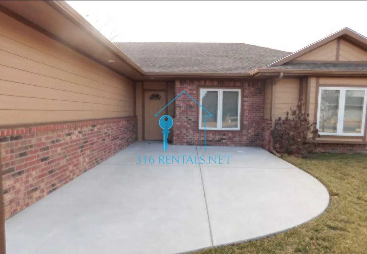 517 Village Rd - Photo 3 of 11