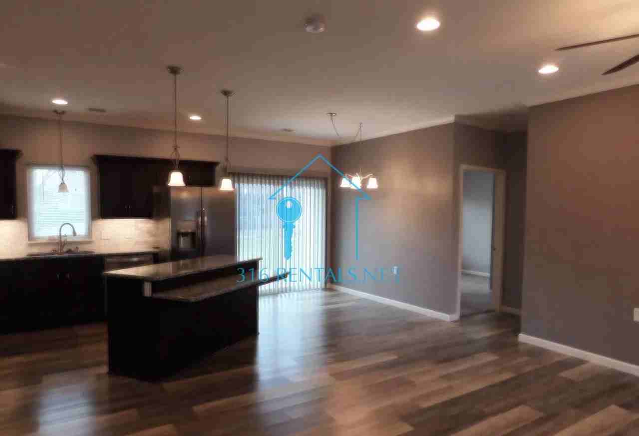 517 Village Rd - Photo 4 of 11