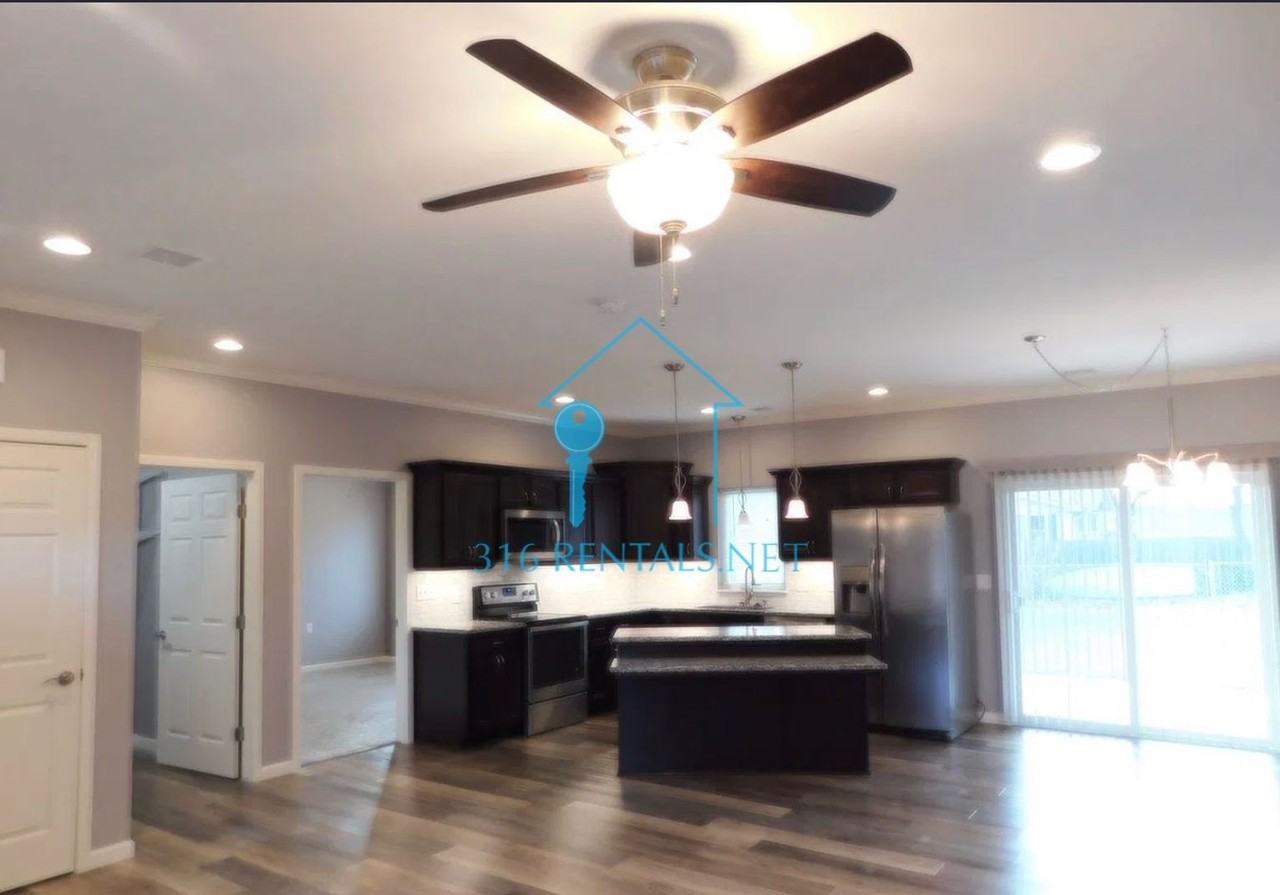517 Village Rd - Photo 5 of 11