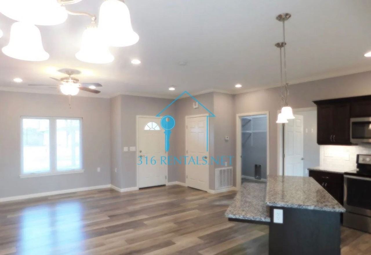 517 Village Rd - Photo 6 of 11