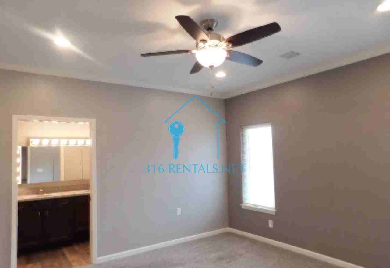 517 Village Rd - Photo 7 of 11