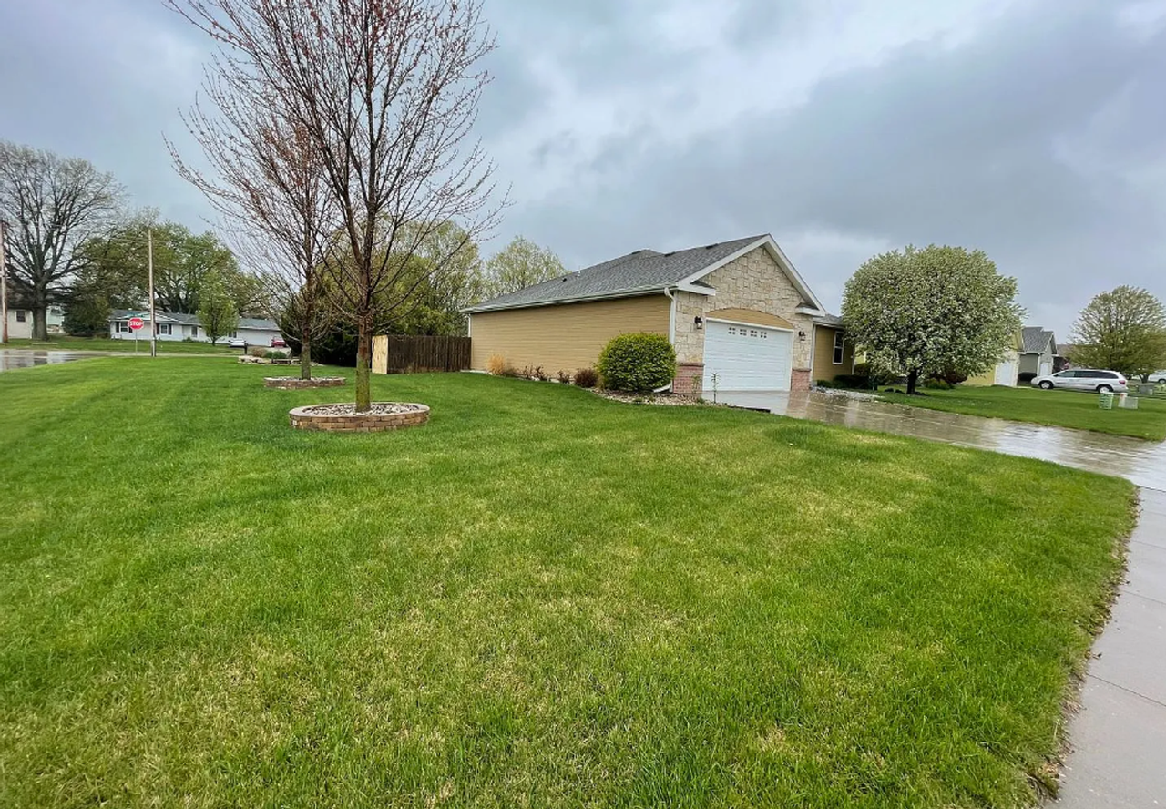 4440 Periwinkle Dr - Photo 3 of 19