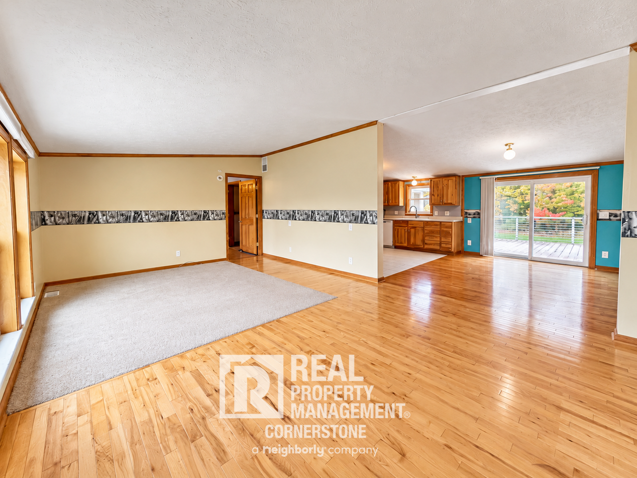 579 110th Ave - Photo 5 of 40
