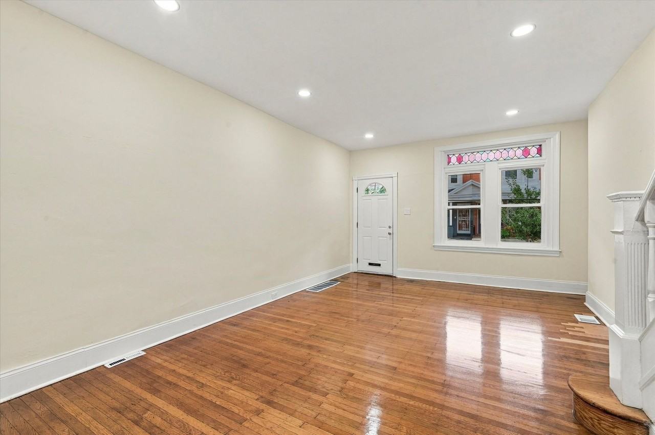 5050 Irving St - Photo 4 of 15