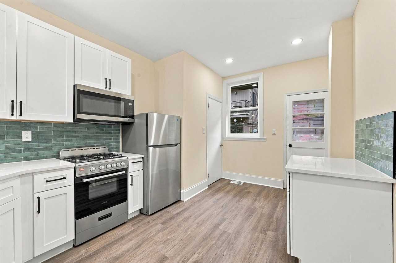 5050 Irving St - Photo 5 of 15