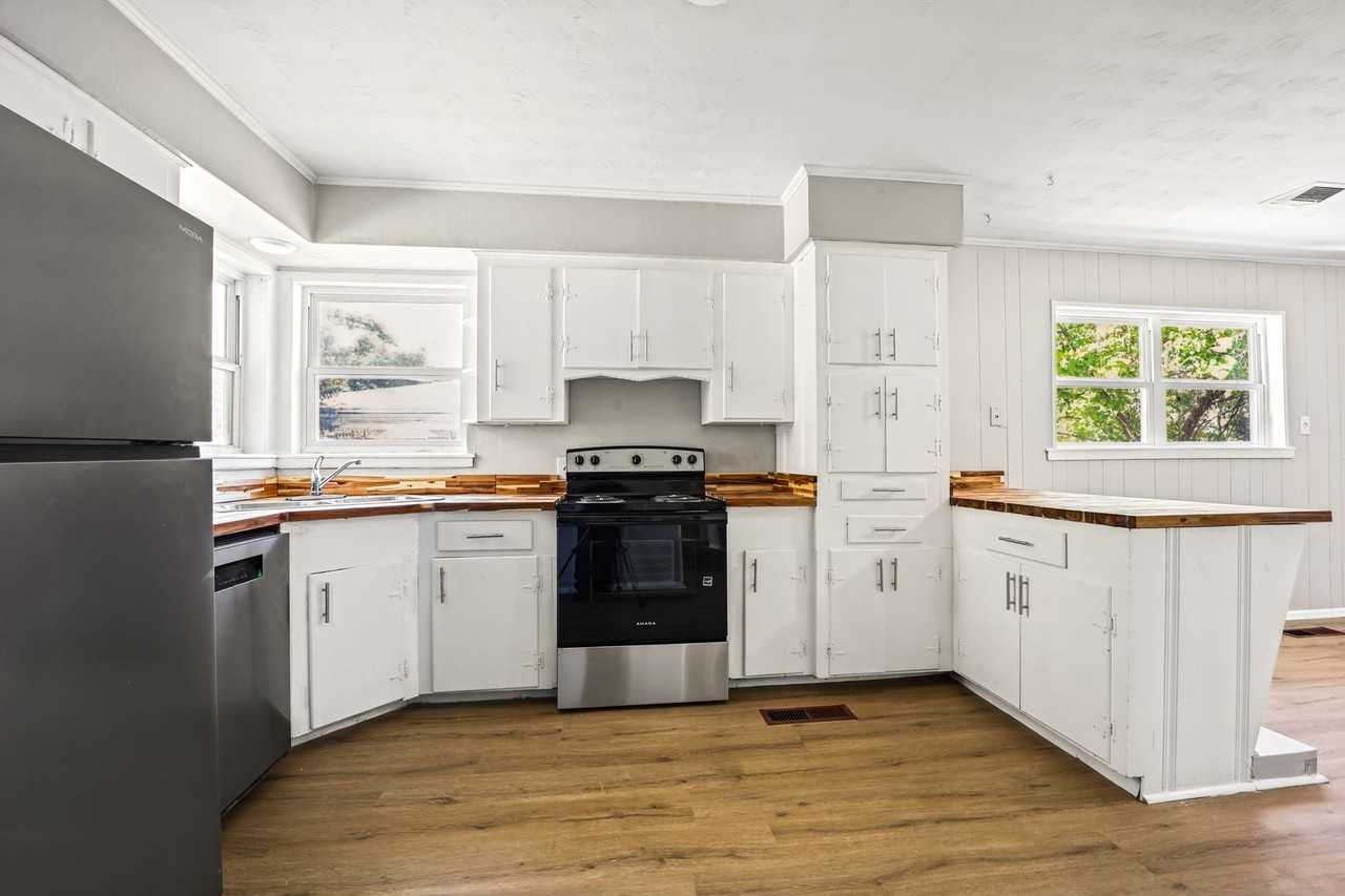 905 Cavanaugh Rd - Photo 2 of 24