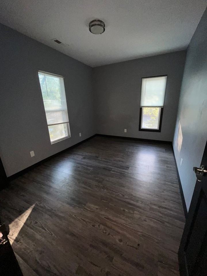 1121 N Rockton Ave - Photo 3 of 12