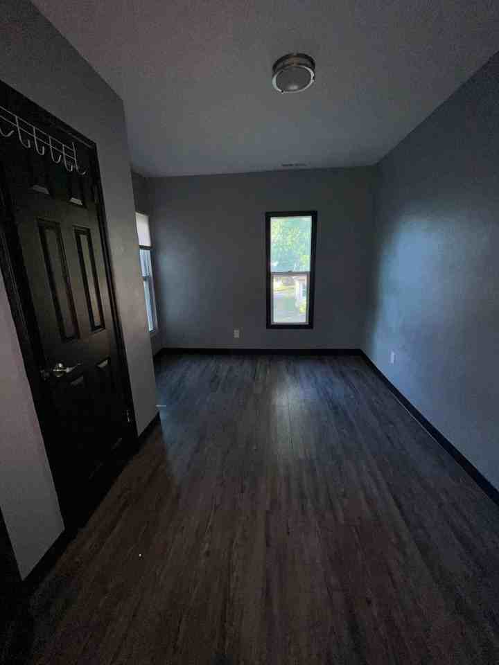 1121 N Rockton Ave - Photo 6 of 12