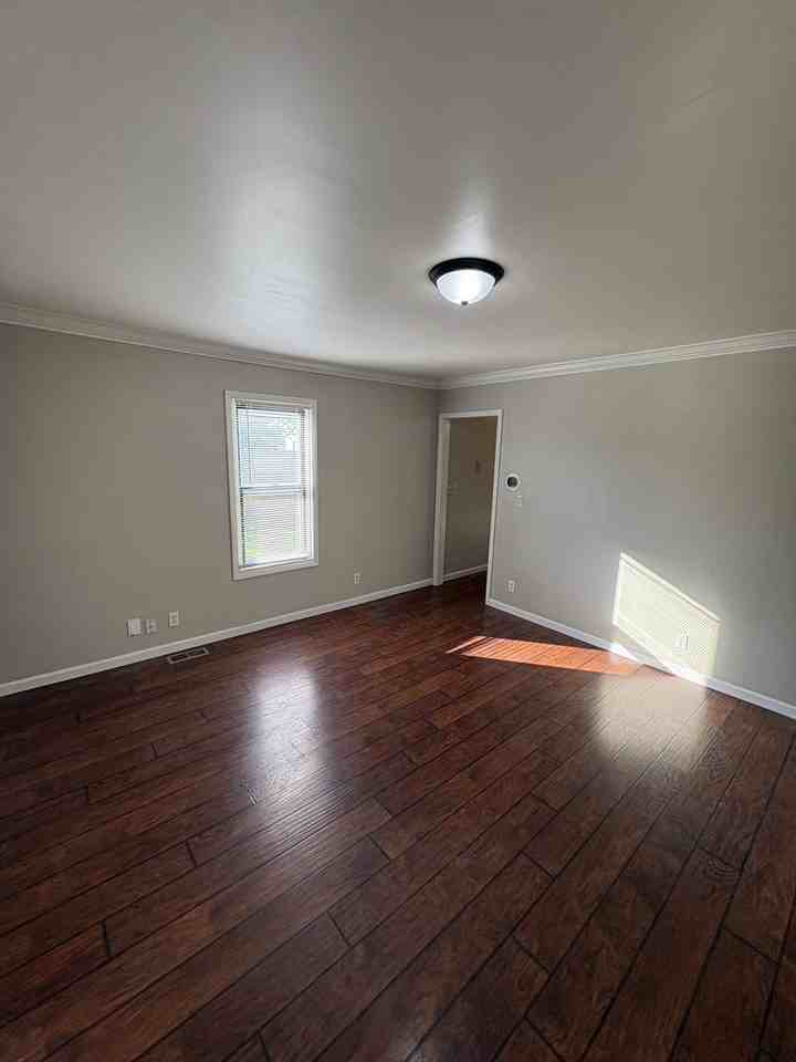 1207 E Rouse Ave - Photo 2 of 17