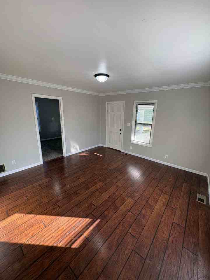 1207 E Rouse Ave - Photo 3 of 17