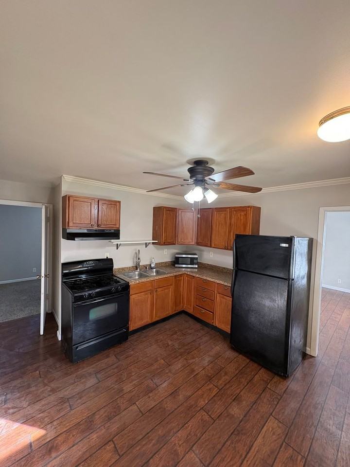 1207 E Rouse Ave - Photo 4 of 17