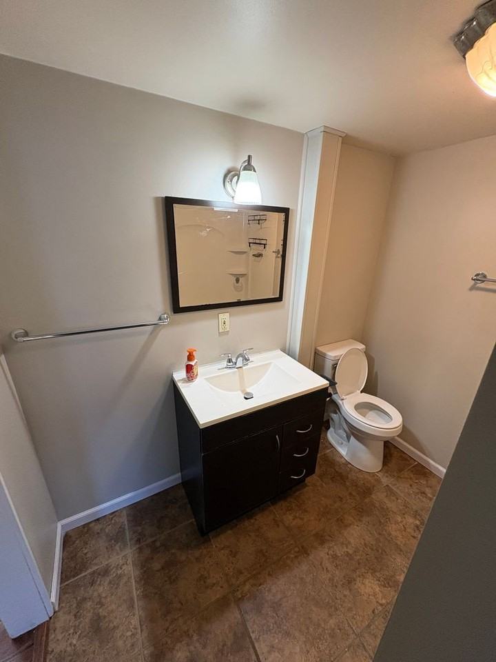 1207 E Rouse Ave - Photo 5 of 17