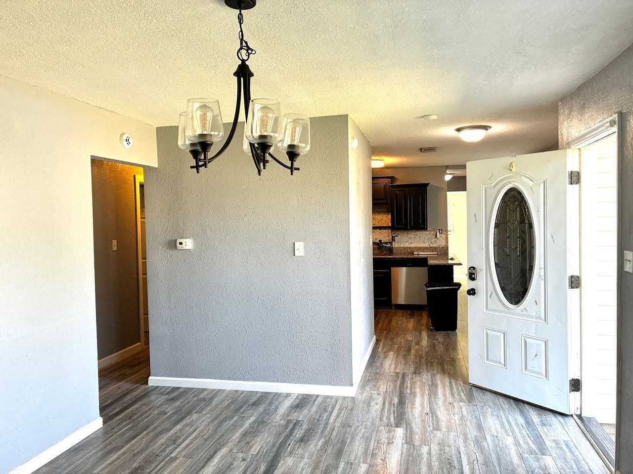 4725 Lonewillow Ln - Photo 3 of 27